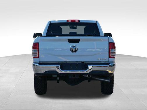 2022 RAM 3500 Tradesman Crew Cab 4x4 8' Box