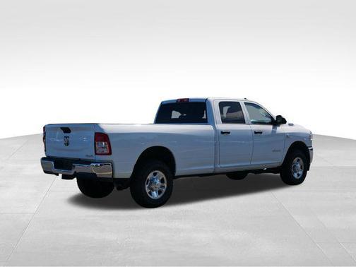 2022 RAM 3500 Tradesman Crew Cab 4x4 8' Box