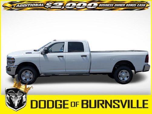 Bright White Clearcoat 2026 RAM 2500 Tradesman Crew Cab 4x4 8' Box