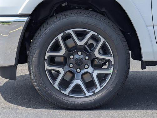 Bright White Clearcoat 2026 RAM 1500 Laramie