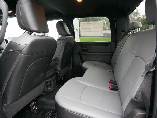 2025 RAM 3500 Tradesman Crew Cab 4x4 6'4' Box