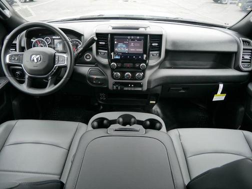 2025 RAM 3500 Tradesman Crew Cab 4x4 6'4' Box