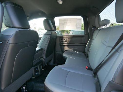 2025 RAM 2500 Tradesman Crew Cab 4x4 6'4' Box