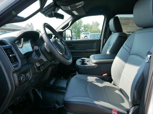 2025 RAM 2500 Tradesman Crew Cab 4x4 6'4' Box