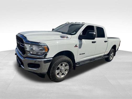 Bright White Clearcoat 2023 RAM 2500 Big Horn Crew Cab 4x4 6'4' Box