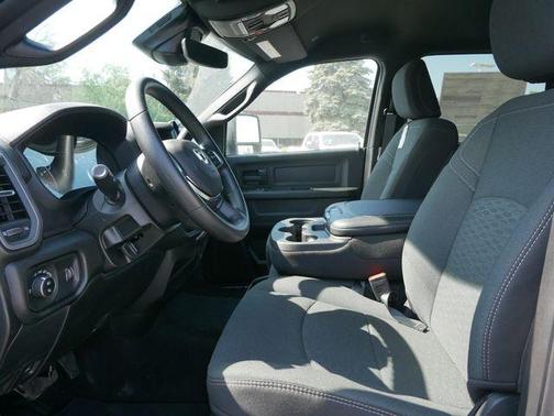 2025 RAM 2500 Tradesman Crew Cab 4x4 6'4' Box