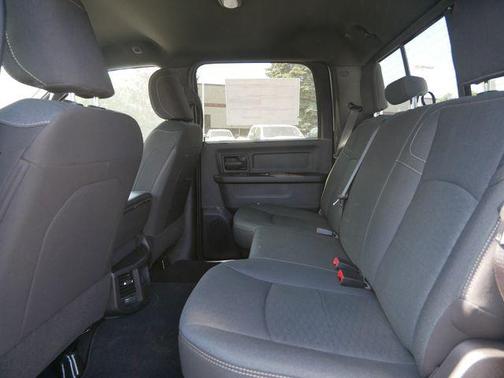 2025 RAM 2500 Tradesman Crew Cab 4x4 6'4' Box