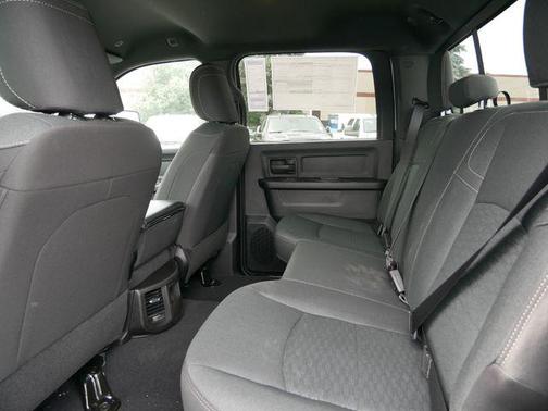 2025 RAM 3500 Tradesman Crew Cab 4x4 6'4' Box