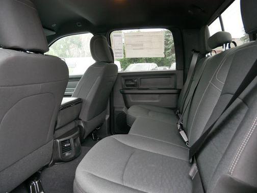 2025 RAM 3500 Tradesman Crew Cab 4x4 6'4' Box