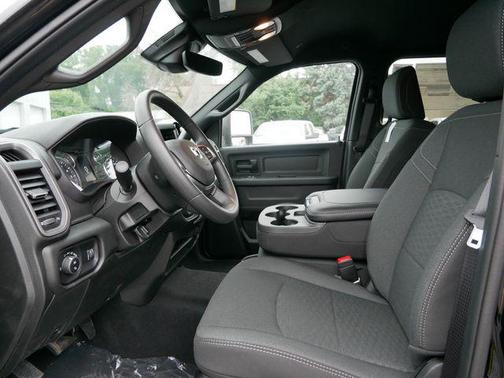2025 RAM 3500 Tradesman Crew Cab 4x4 6'4' Box