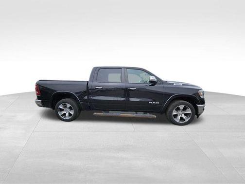 Diamond Black Crystal Pearlcoat 2019 RAM 1500 Laramie