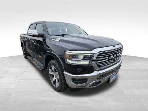 Diamond Black Crystal Pearlcoat 2019 RAM 1500 Laramie