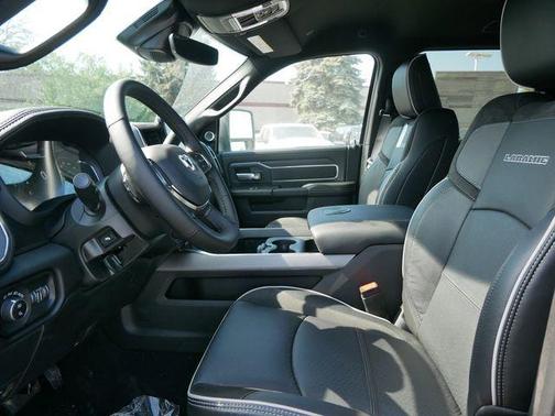 2025 RAM 3500 Laramie Crew Cab 4x4 8' Box