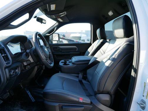2024 RAM 3500 Tradesman Regular Cab 4x4 8' Box