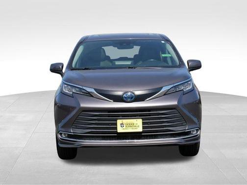 Predawn Gray Mica 2021 Toyota Sienna XLE 7 Passenger