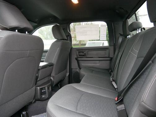 2025 RAM 3500 Tradesman Crew Cab 4x4 6'4' Box
