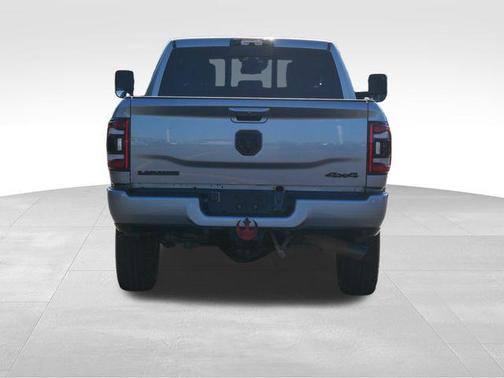 2022 RAM 2500 Laramie Crew Cab 4x4 6'4' Box