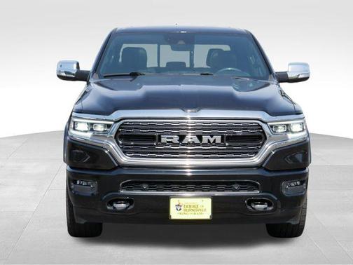 Diamond Black Crystal Pearlcoat 2020 RAM 1500 Limited
