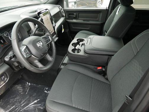 2025 RAM 3500 Tradesman Crew Cab 4x4 6'4' Box