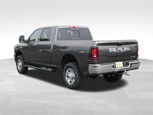 2025 RAM 3500 Tradesman Crew Cab 4x4 6'4' Box