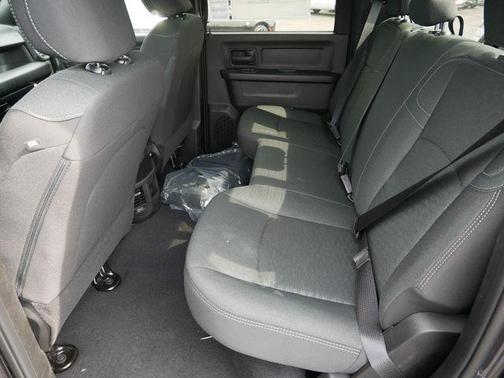 2025 RAM 3500 Tradesman Crew Cab 4x4 6'4' Box
