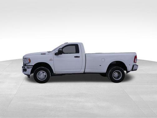 2024 RAM 3500 Tradesman Regular Cab 4x4 8' Box
