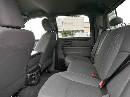 2025 RAM 2500 Tradesman Crew Cab 4x4 8' Box