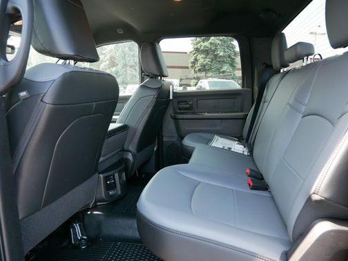 2025 RAM 3500 Tradesman Crew Cab 4x4 6'4' Box
