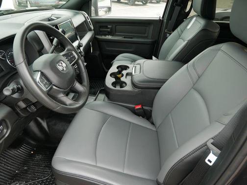 2025 RAM 3500 Tradesman Crew Cab 4x4 8' Box