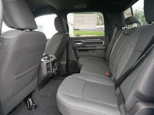 2025 RAM 3500 Big Horn Crew Cab 4x4 6'4' Box