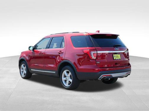 Ruby Red Metallic Tinted Clearcoat 2016 Ford Explorer XLT