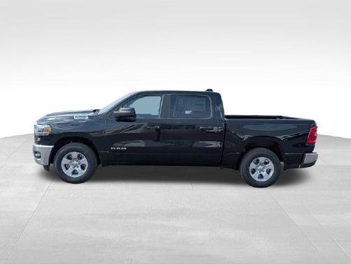 Diamond Black Crystal Pearlcoat 2026 RAM 1500 Big Horn/Lone Star