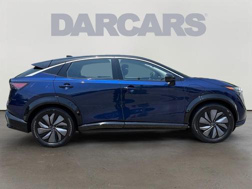 Deep Ocean Blue Pearl/Black Diamond Pearl 2023 Nissan ARIYA ENGAGE
