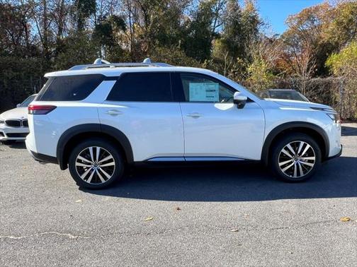 2025 Nissan Pathfinder Platinum 4WD