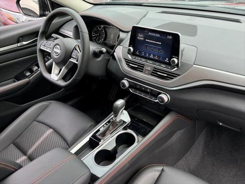 2025 Nissan Altima SR FWD