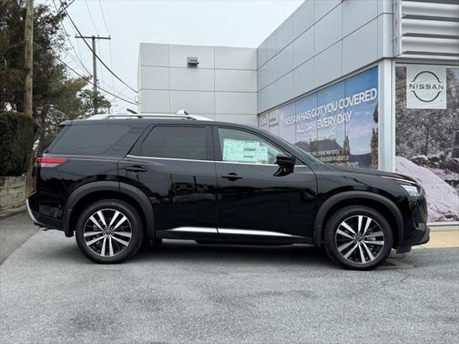 2025 Nissan Pathfinder Platinum 4WD