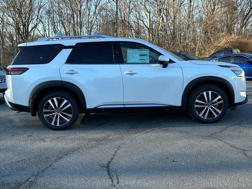 2025 Nissan Pathfinder Platinum 4WD