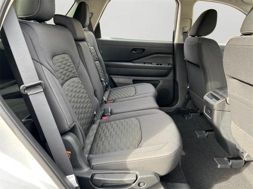 2025 Nissan Pathfinder S FWD