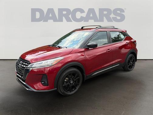 Scarlet Ember Tintcoat/Super Black 2022 Nissan Kicks SR