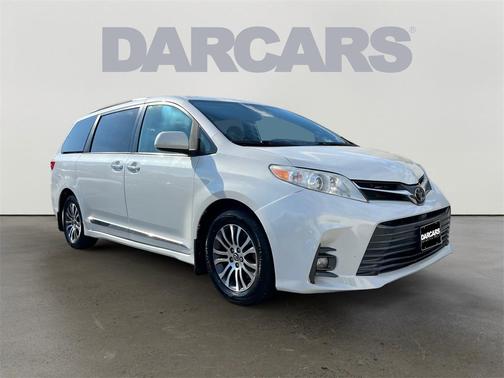2019 Toyota Sienna XLE