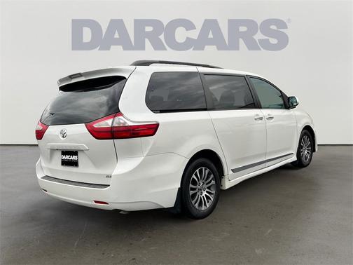 2019 Toyota Sienna XLE