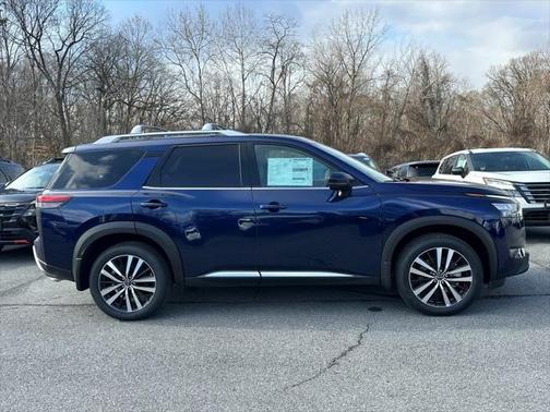 2025 Nissan Pathfinder Platinum 4WD