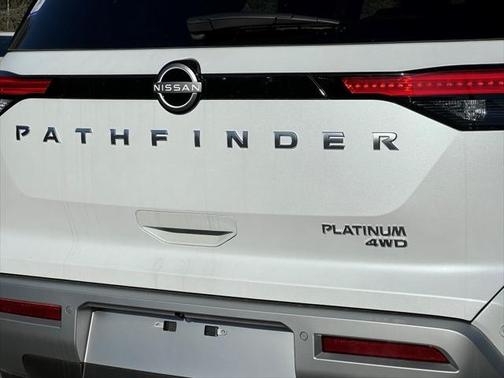 2025 Nissan Pathfinder Platinum 4WD