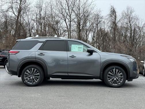 2025 Nissan Pathfinder SL 4WD
