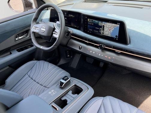 Boulder Gray Pearl/Black Diamond Pearl 2025 Nissan ARIYA PLATINUM+