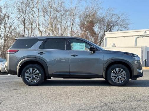 2025 Nissan Pathfinder S