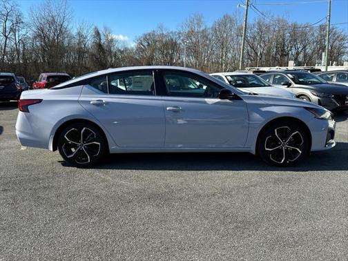 2025 Nissan Altima SR FWD