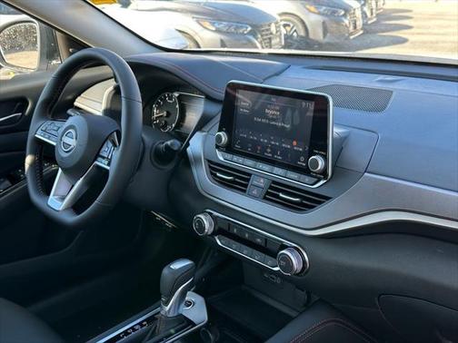 2025 Nissan Altima SR FWD
