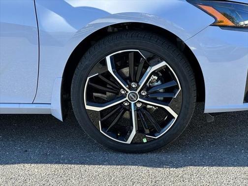 2025 Nissan Altima SR FWD