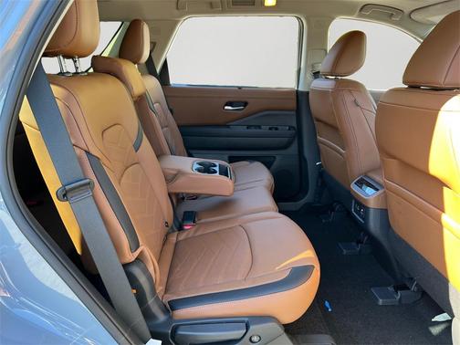 2025 Nissan Pathfinder Platinum 4WD